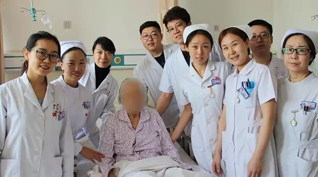 包钢三医院普外科成功为97岁老人实施右半结