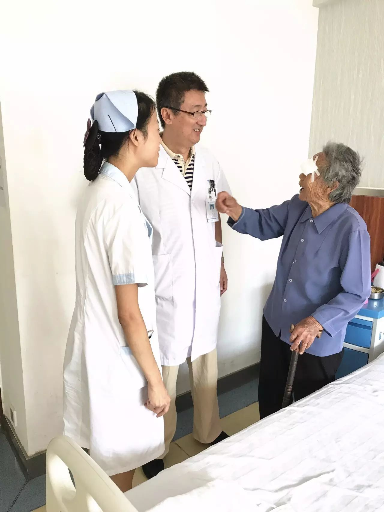 赣州华厦眼科医院白内障手术 让95岁高龄老人