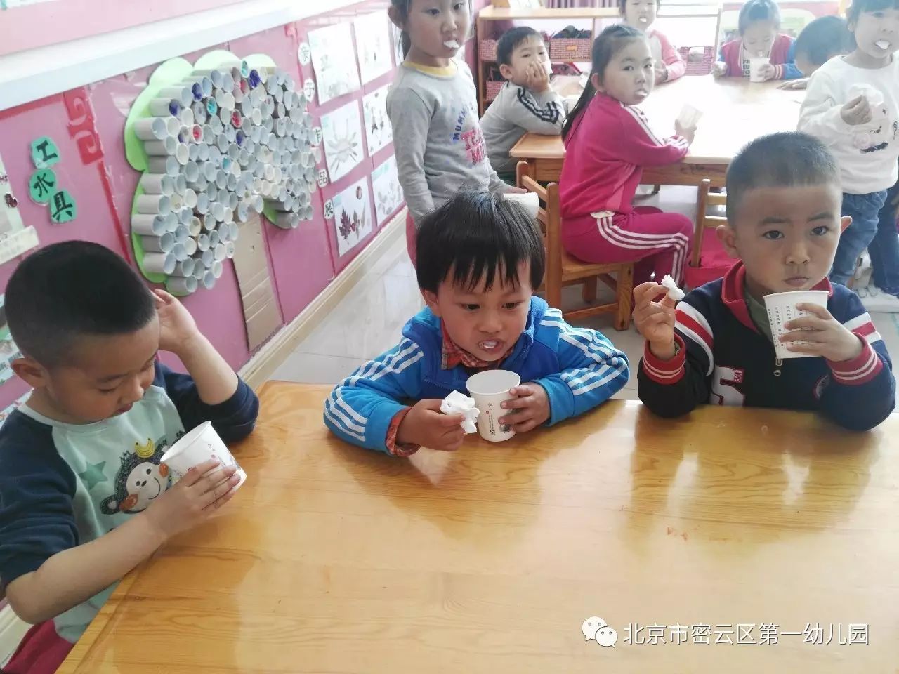 【卫生保教】第一幼儿园保健老师为幼儿上口腔