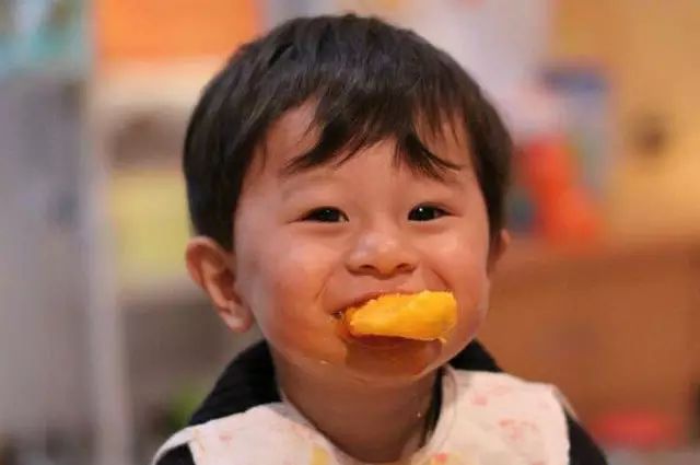 吃芒果导致宝宝嘴肿?宝宝多大才可以吃芒果_