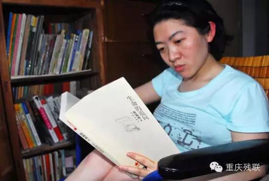 讲好重庆残疾人故事 | 轮椅上的女孩苏相宜:书籍