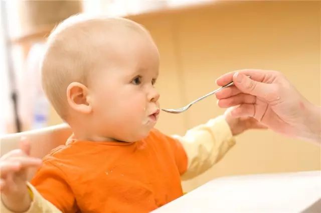 如何区分宝宝是鼻炎还是感冒?