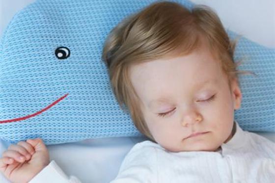 什么时候给宝宝枕枕头?论宝宝睡姿的重要性!