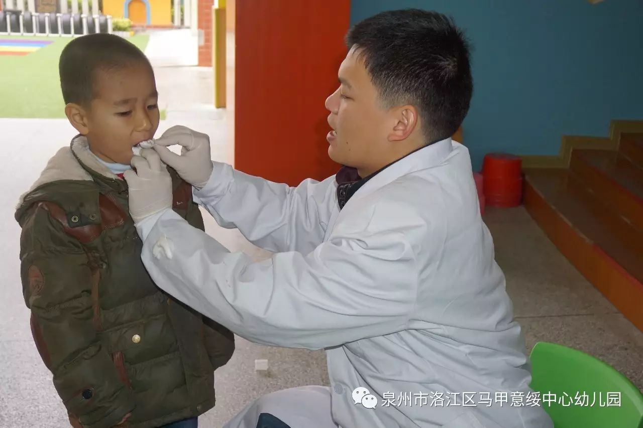 马甲意绥中心幼儿园开展视力筛查和口腔保健工