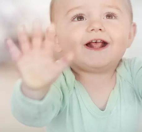 9~12个月大宝宝喜欢扔东西、动手打人怎么办