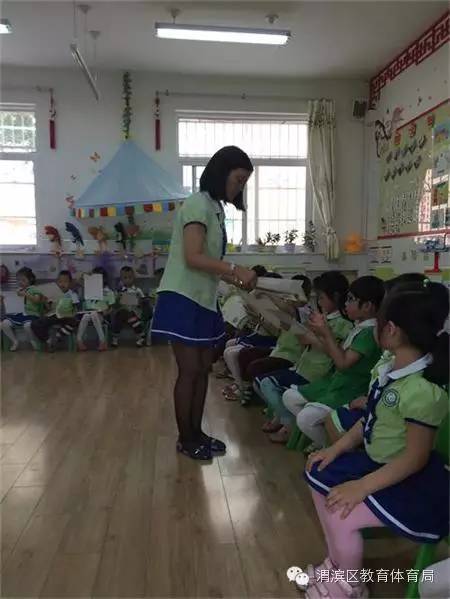 广元路幼儿园发放《预防手足口病,夏季儿童保