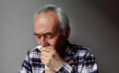 老年人治疗过敏性鼻炎用药应该注意些什么?