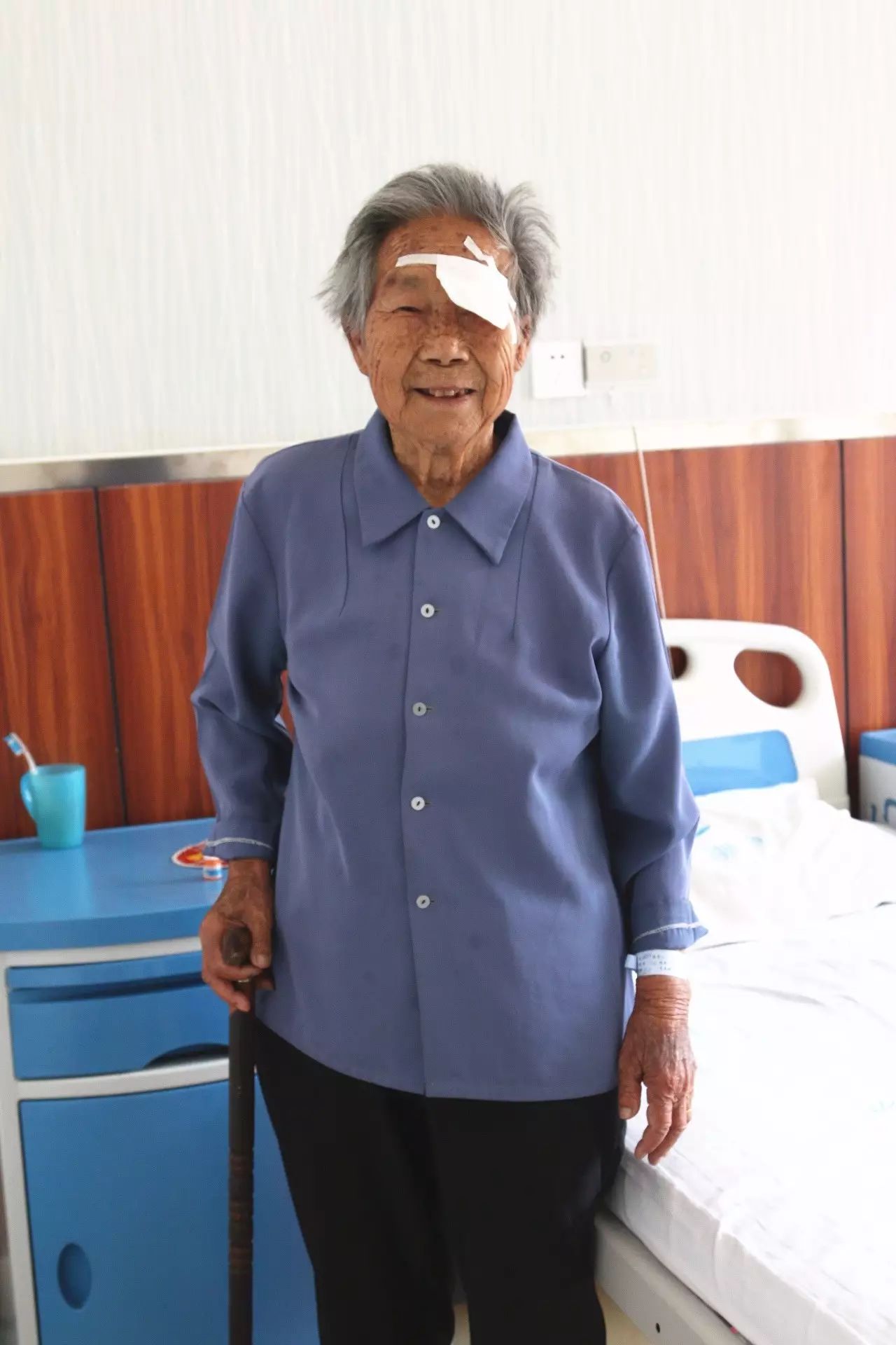 赣州华厦眼科医院白内障手术 让95岁高龄老人